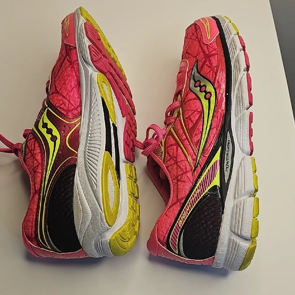 Saucony dynamic pink